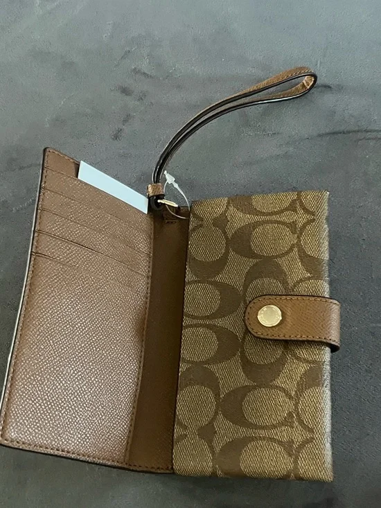 NWOT Coach wallet with detachable wristlet strap. Zipper pouch Authentic - Picture 4 of 6